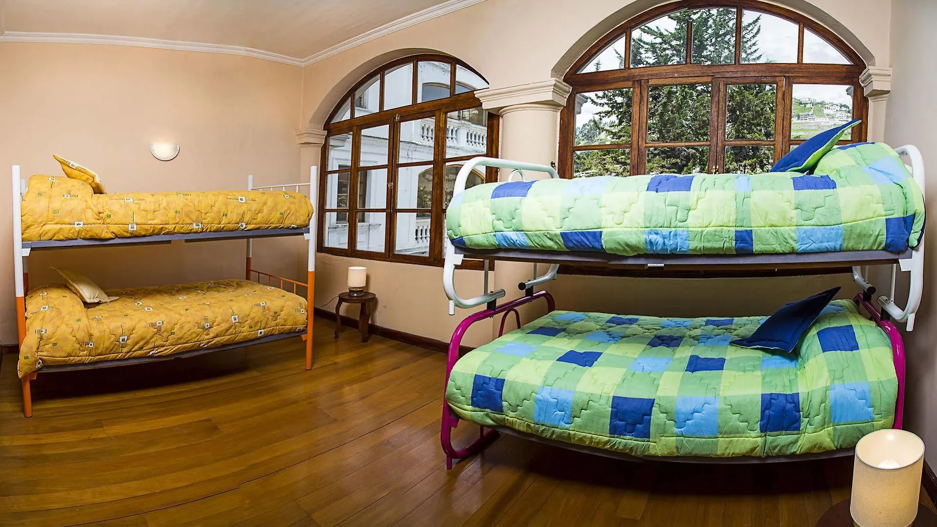 Solera House Adventure Hostel Quito 3*,  Ecuador