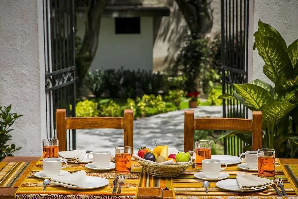 Solera House Adventure Hostel Quito 3*,