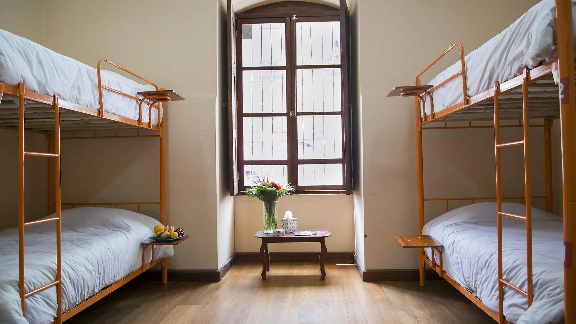 Solera House Adventure Hostel Quito 3*,