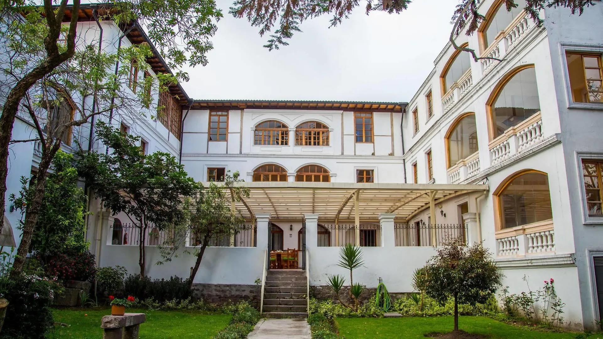 Solera House Adventure Hostel Quito